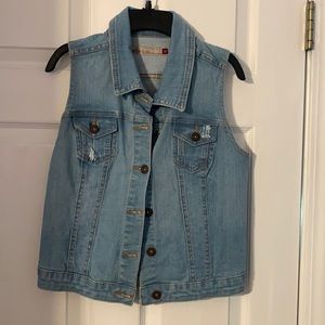 BRAND NEW! Sleeveless Jean Jacket